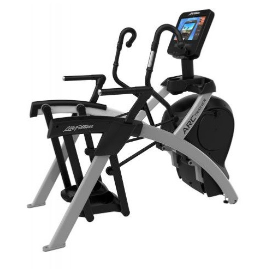 Life Fitness Total Body Arc Trainer mit Discover SE3HD Konsole inkl. Aufbauservice
